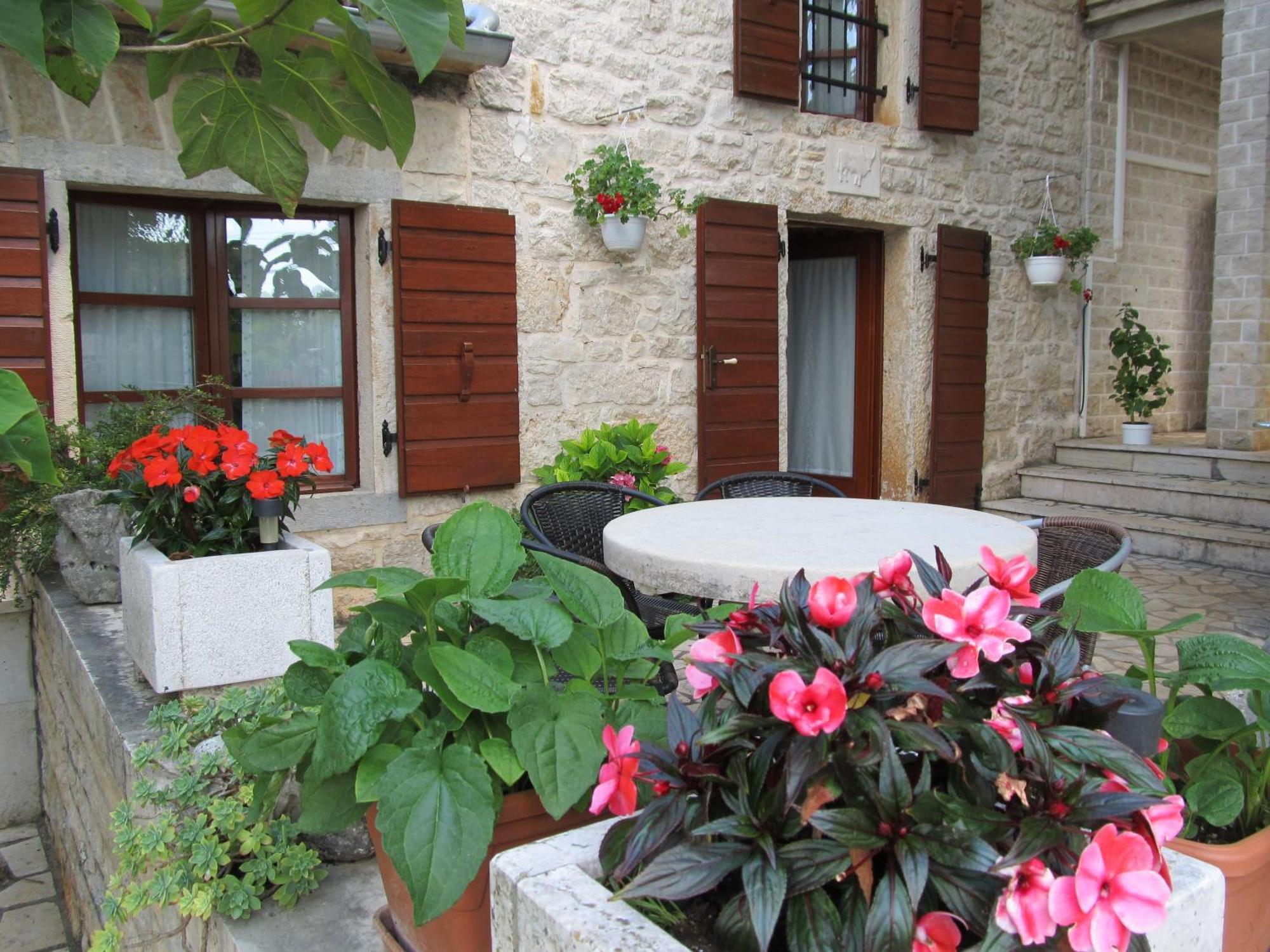 Apartments Vesna With Pool - New! Sveti Lovrec Pazenaticki Room photo
