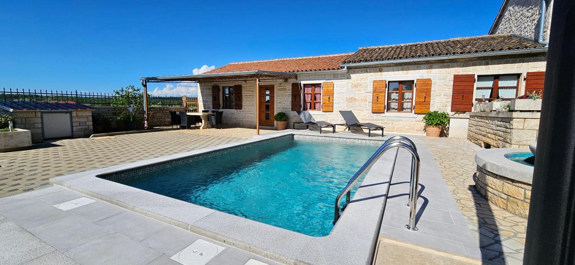 Apartments Vesna With Pool - New! Sveti Lovrec Pazenaticki Room photo