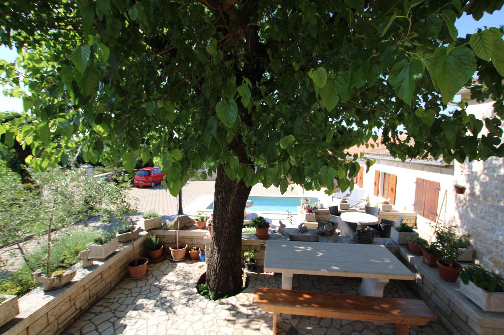 Apartments Vesna With Pool - New! Sveti Lovrec Pazenaticki Exterior photo